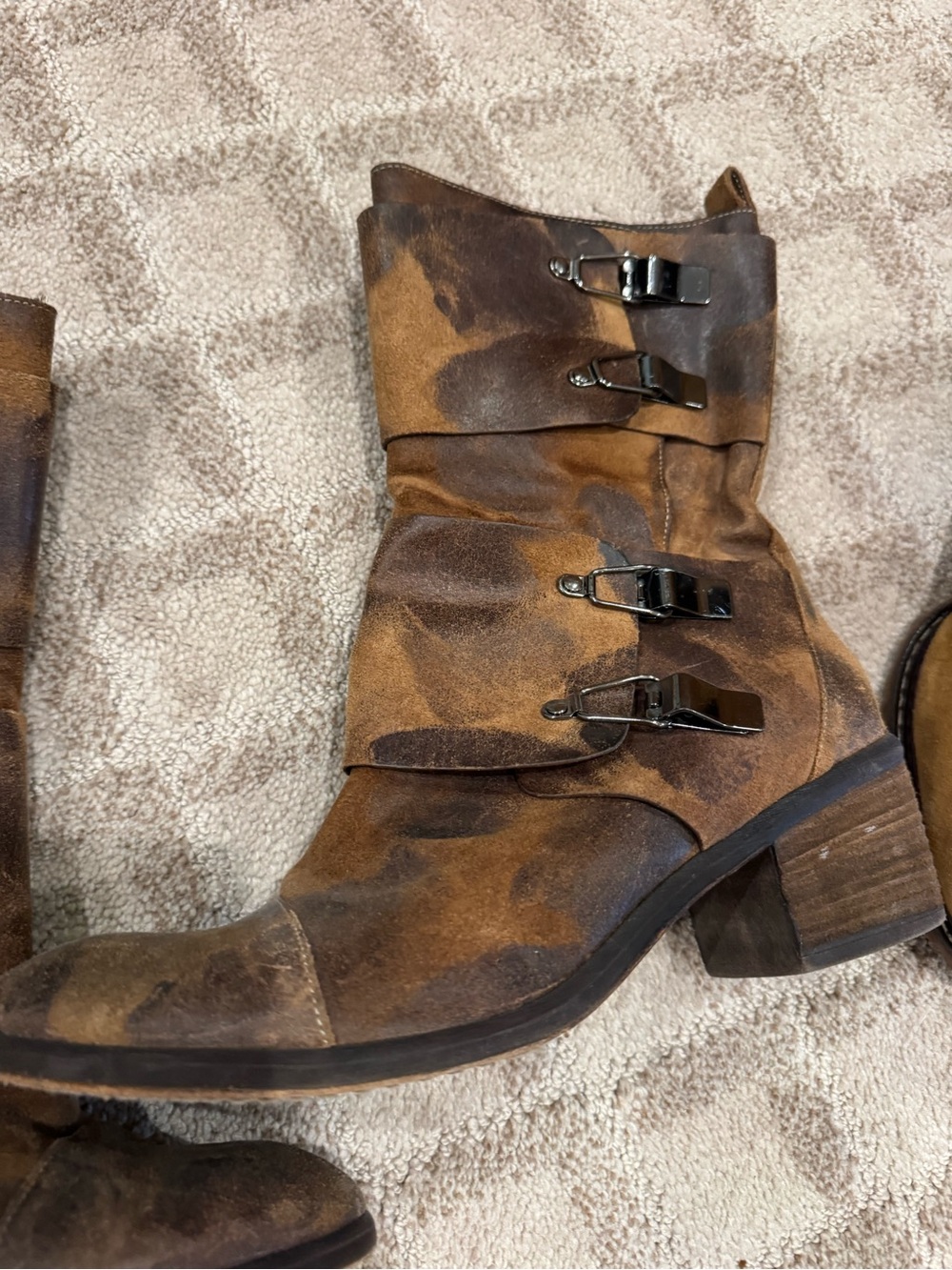 Donald J. Pliner Brown Distressed Suede Buckle Ankle Boots! Perfect for denim !! - Picture 3 of 5